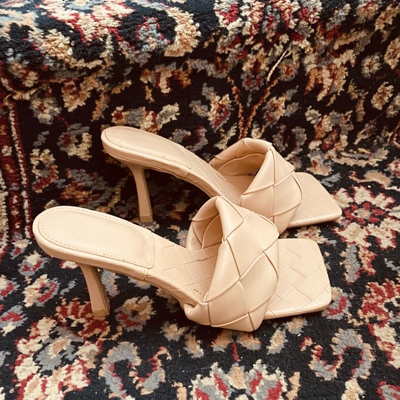 SANDALS! - Picture 4 of 10